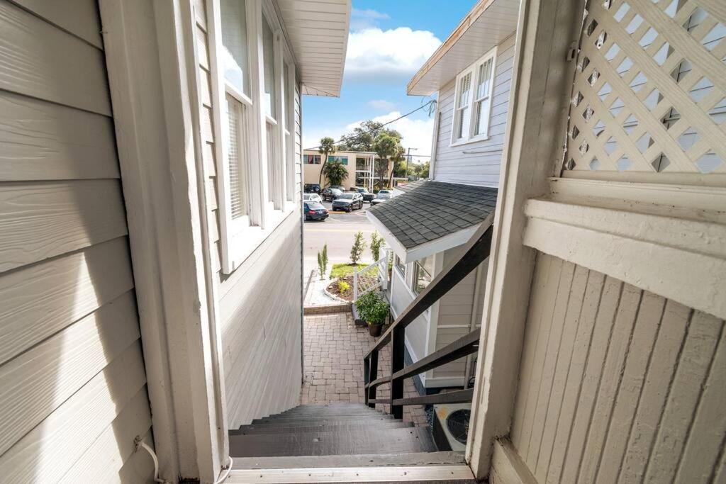 Apartment Walk To Bayshore - Near Hyde Park & Downtown