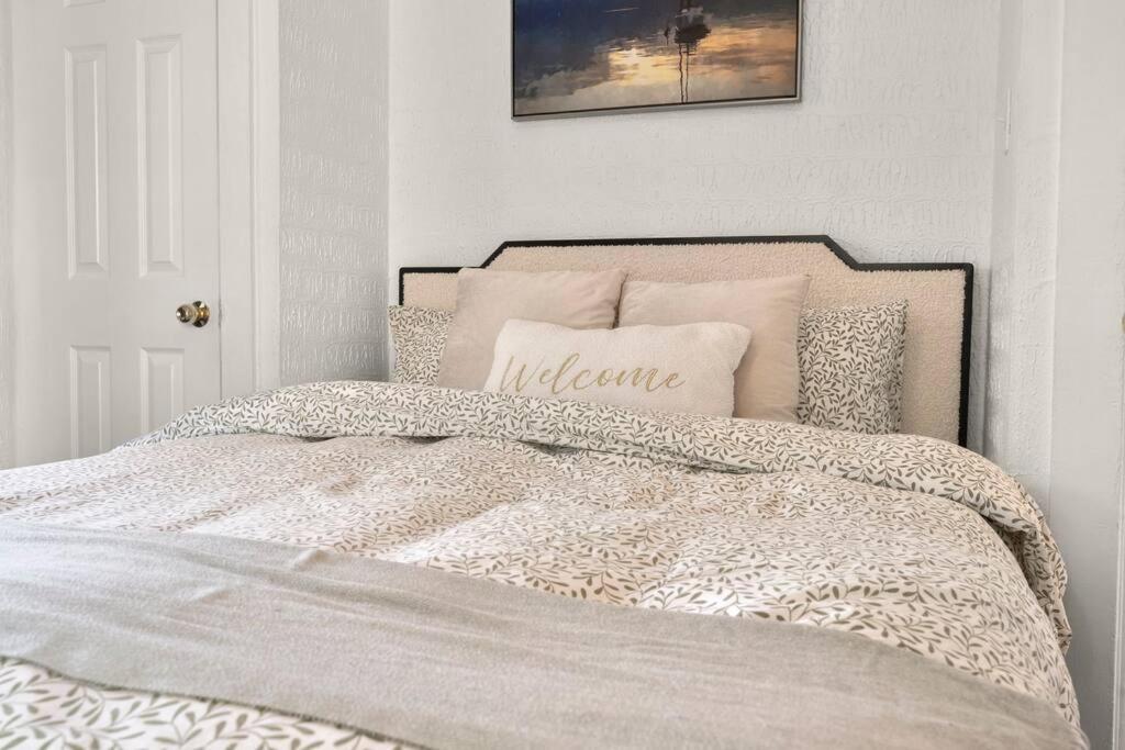 Apartment Walk To Bayshore - Near Hyde Park & Downtown
