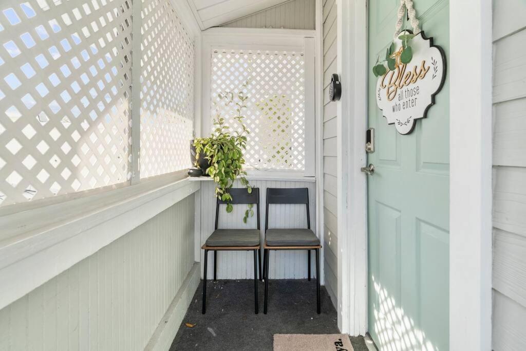 Walk To Bayshore - Near Hyde Park & Downtown Apartment *