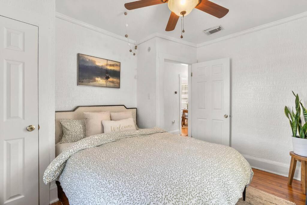 Walk To Bayshore - Near Hyde Park & Downtown Apartment
