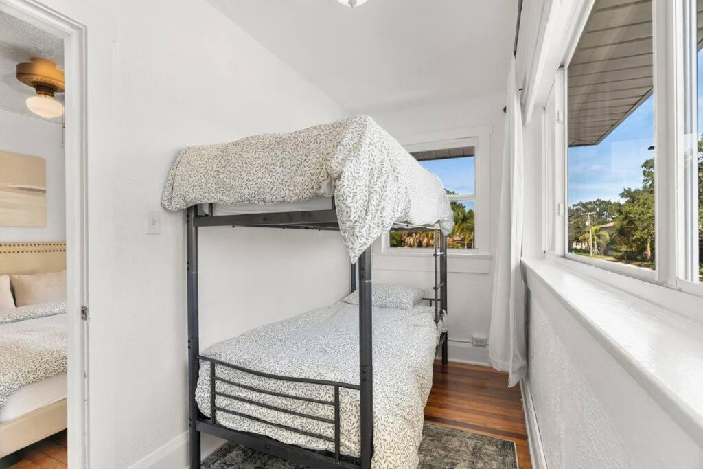 Apartment Walk To Bayshore - Near Hyde Park & Downtown